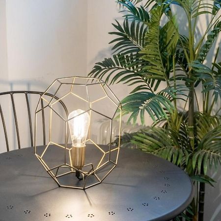 2 Bedrooms 2 Bathrooms Furnished - Malasana - Bright Stylish - Mintystay Madrid Kültér fotó