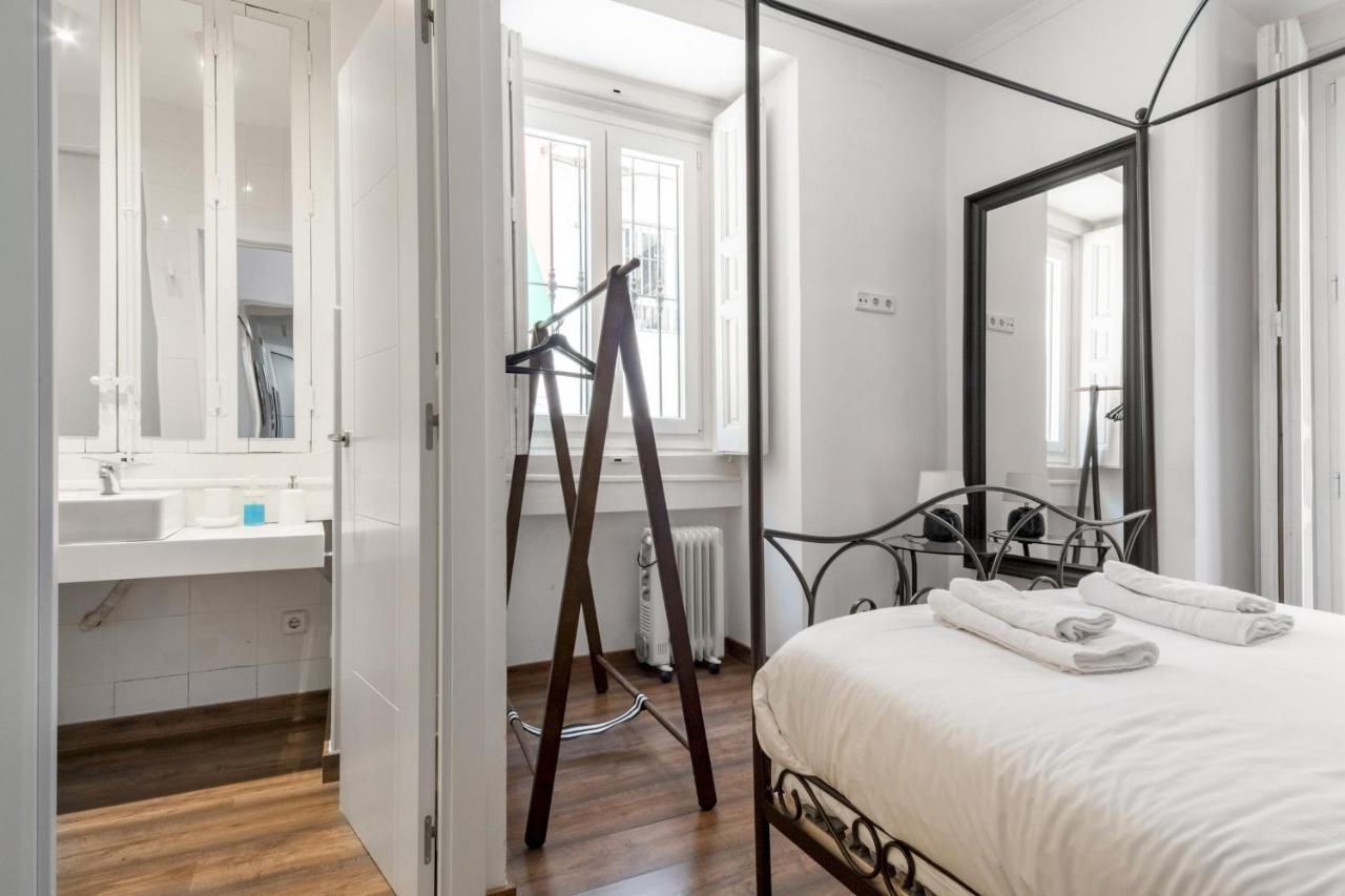 2 Bedrooms 2 Bathrooms Furnished - Malasana - Bright Stylish - Mintystay Madrid Kültér fotó