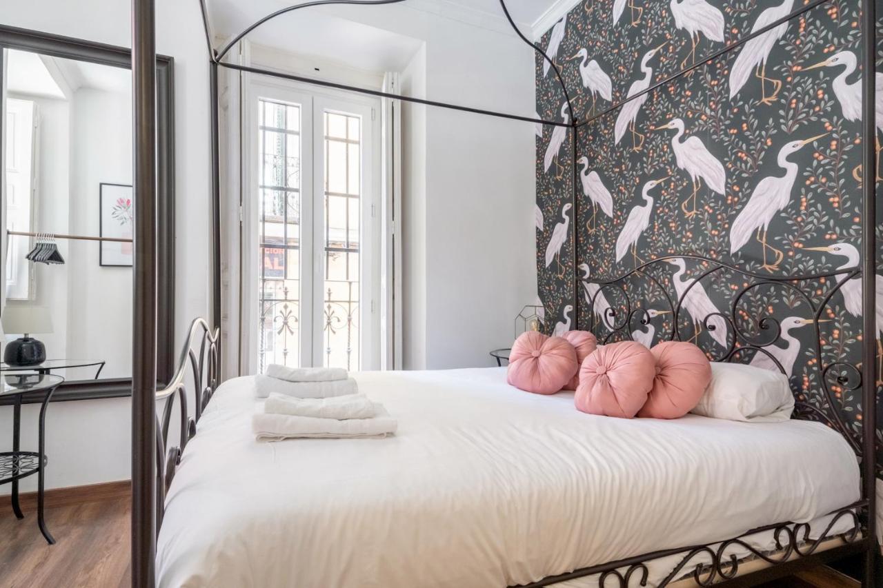 2 Bedrooms 2 Bathrooms Furnished - Malasana - Bright Stylish - Mintystay Madrid Kültér fotó
