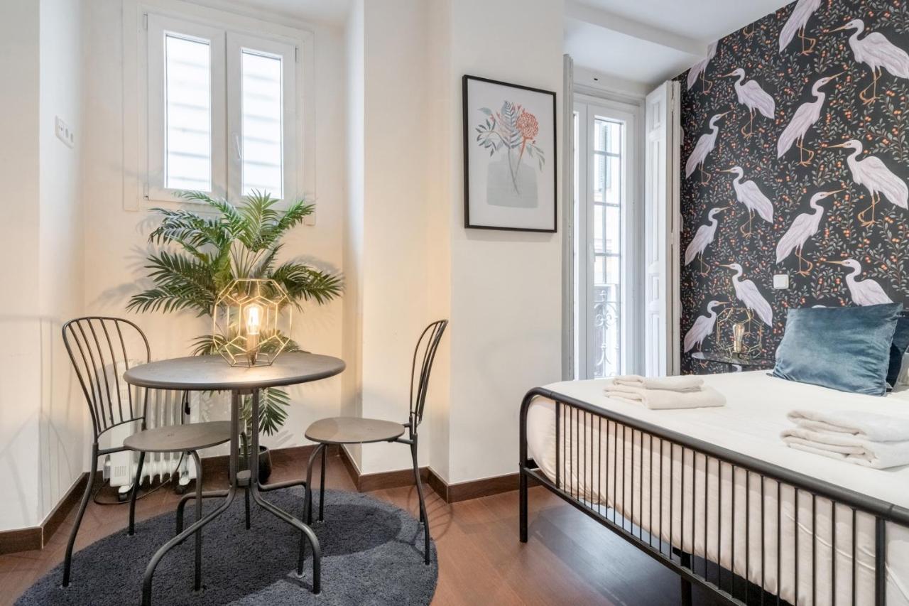 2 Bedrooms 2 Bathrooms Furnished - Malasana - Bright Stylish - Mintystay Madrid Kültér fotó