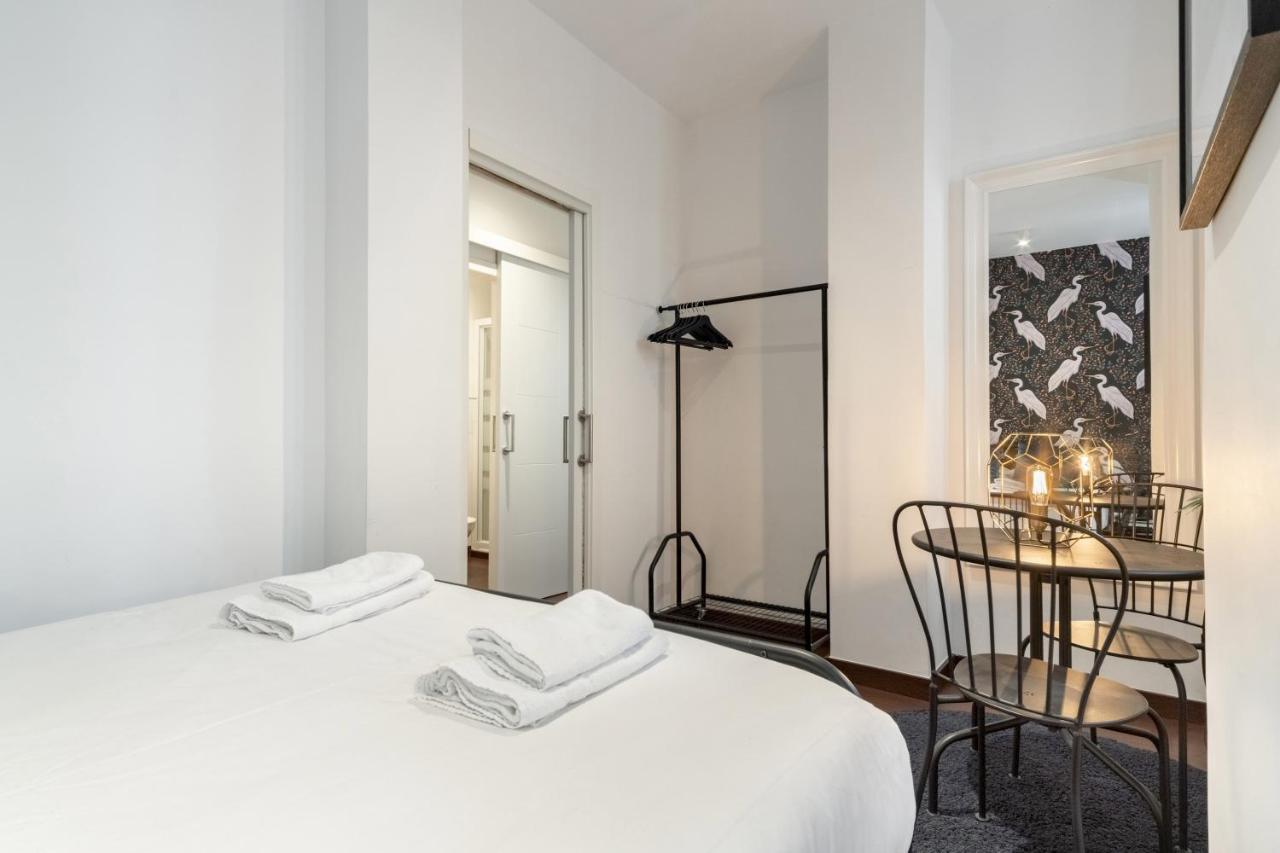 2 Bedrooms 2 Bathrooms Furnished - Malasana - Bright Stylish - Mintystay Madrid Kültér fotó