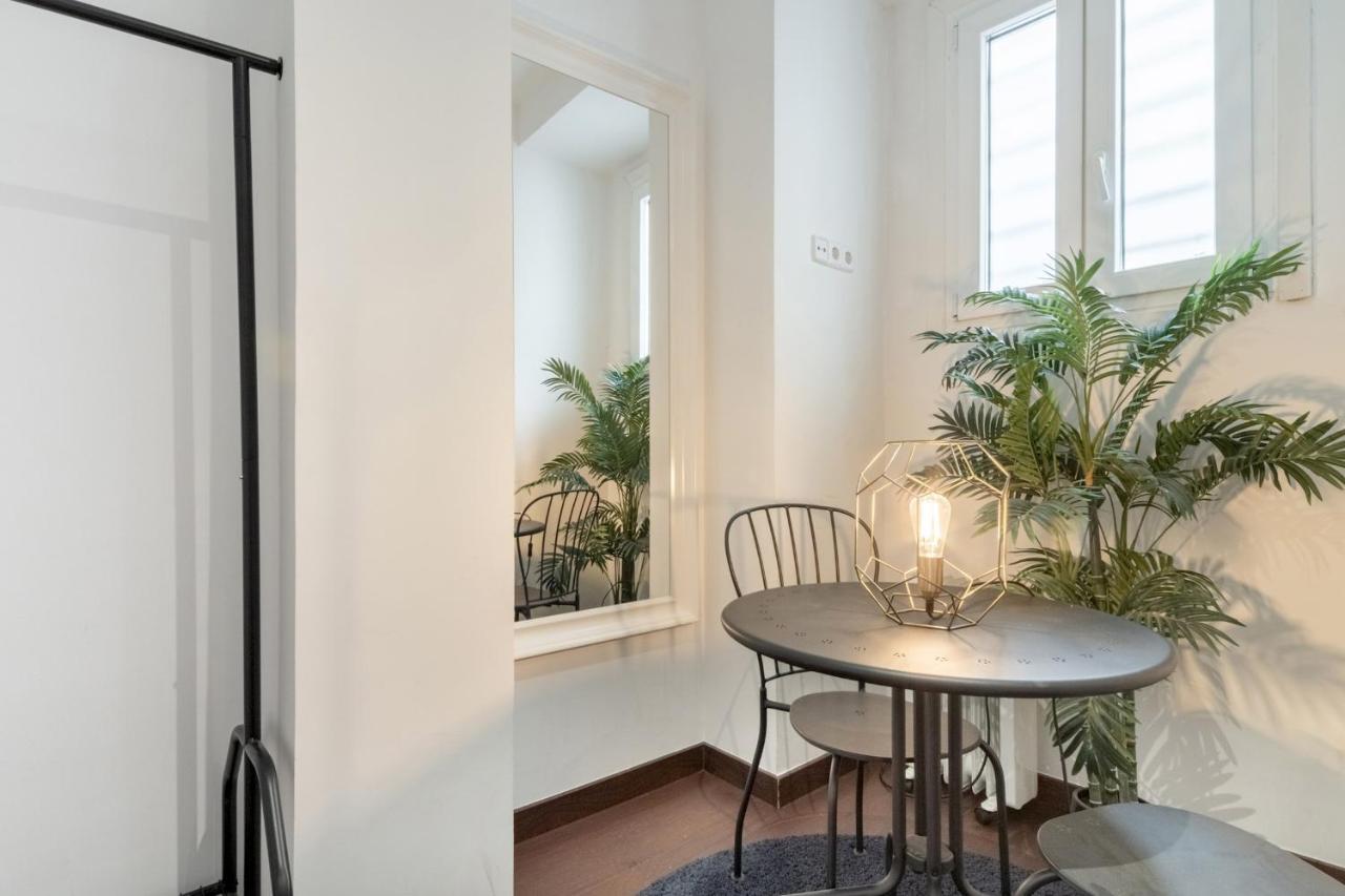2 Bedrooms 2 Bathrooms Furnished - Malasana - Bright Stylish - Mintystay Madrid Kültér fotó