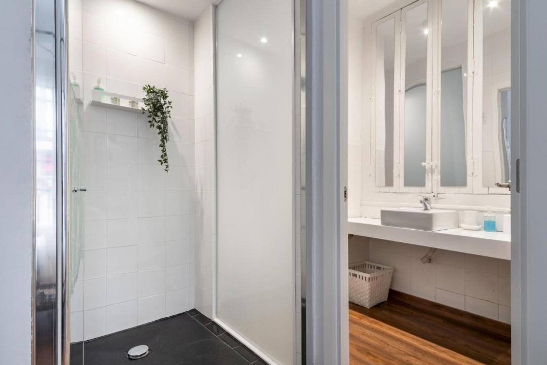 2 Bedrooms 2 Bathrooms Furnished - Malasana - Bright Stylish - Mintystay Madrid Kültér fotó