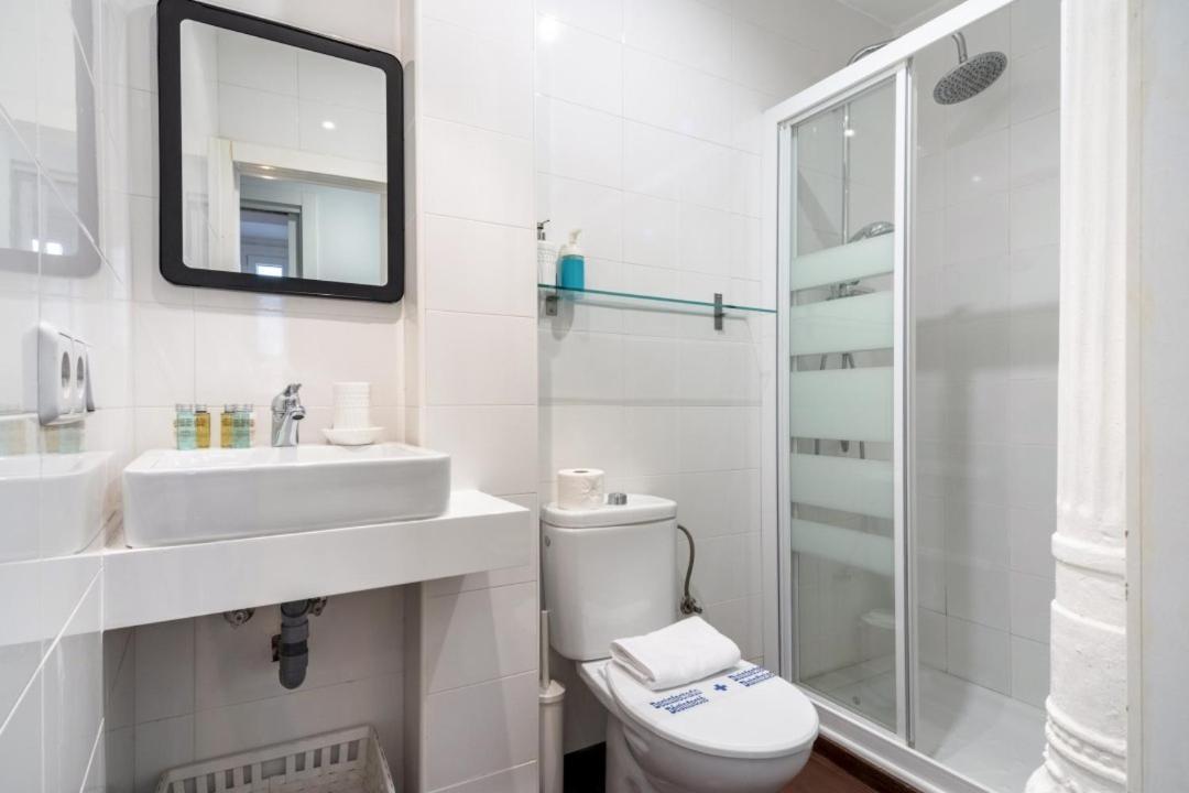 2 Bedrooms 2 Bathrooms Furnished - Malasana - Bright Stylish - Mintystay Madrid Kültér fotó