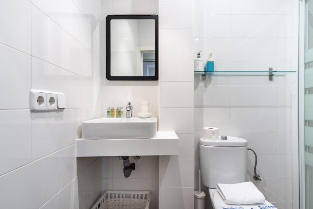 2 Bedrooms 2 Bathrooms Furnished - Malasana - Bright Stylish - Mintystay Madrid Kültér fotó
